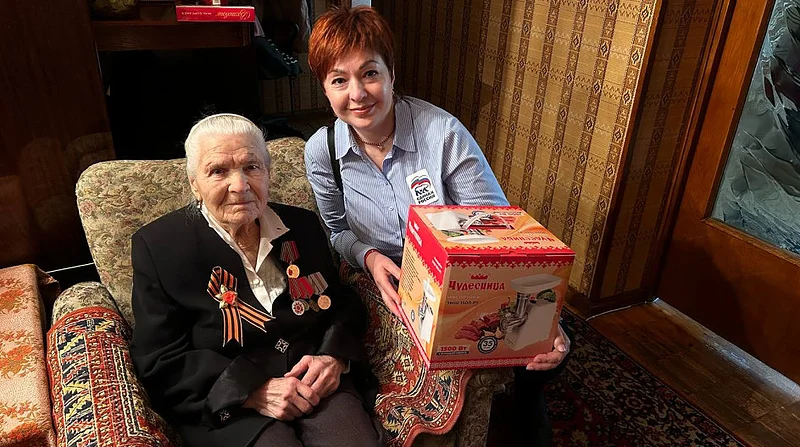 3Депутаты поздравили участников Великой Отечественной войны с 80-летием Великой Победы