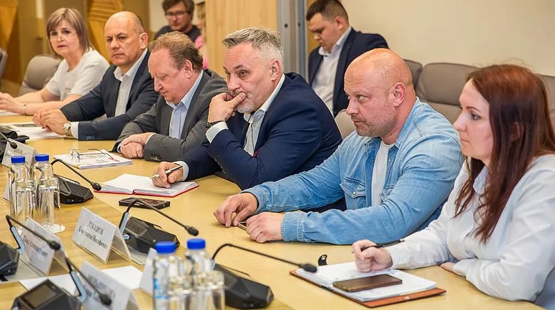 3Депутаты обсудили проблемы жителей ЖК «Высокие Жаворонки»
