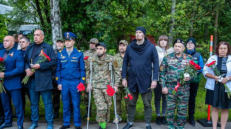 2Депутаты почтили память павших в Великой Отечественной войне
