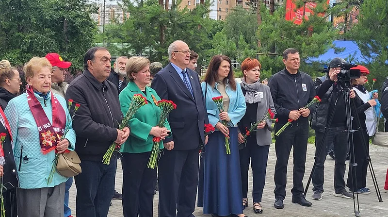 4Депутаты почтили память павших в Великой Отечественной войне