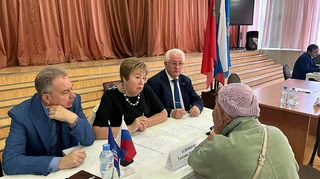 В рамках работы «Выездной Администрации» в территориальном управлении Жаворонковское депутаты Совета депутатов Одинцовского городского округа провели прием населения по личным вопросам