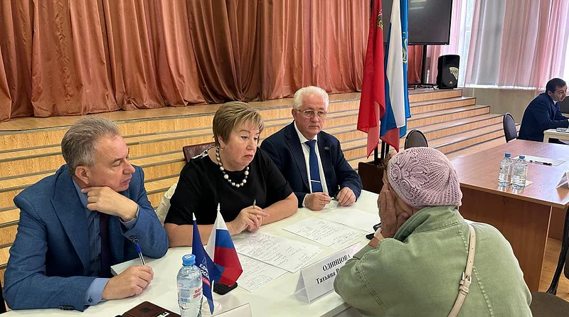 1Депутаты провели выездной прием в ТУ Жаворонковское