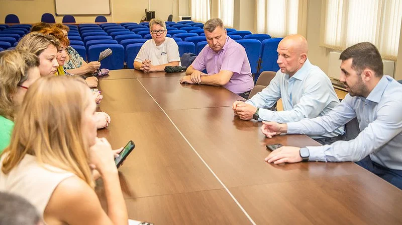 1Депутаты провели встречу с жителями Трехгорки