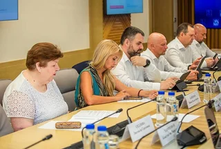 11 июля депутаты округа и представителями общественности приняли участие в совещании по вопросам создания доступной среды для людей с ограниченными возможностями и маломобильных групп граждан, которое прошло в администрации Одинцовского городского округа под председательством главы Одинцовского городского округа Андрея Иванова