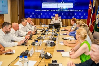 11 июля депутаты округа и представителями общественности приняли участие в совещании по вопросам создания доступной среды для людей с ограниченными возможностями и маломобильных групп граждан, которое прошло в администрации Одинцовского городского округа под председательством главы Одинцовского городского округа Андрея Иванова
