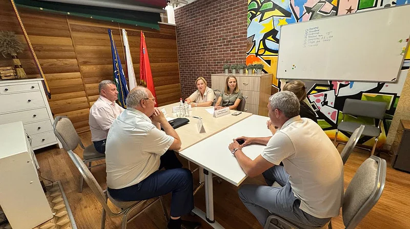 3Депутаты округа провели прием жителей поселка Новоивановское