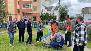 Депутаты Совета депутатов Одинцовского городского округа по поступившим обращениям от местных жителей проверяют ход ремонтных работ по благоустройству в округе