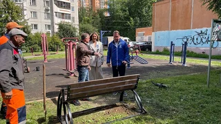 Депутаты Совета депутатов Одинцовского городского округа по поступившим обращениям от местных жителей проверяют ход ремонтных работ по благоустройству в округе