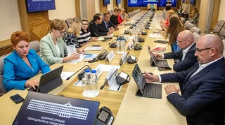 В Администрации округа прошел «круглый» стол с жителями деревни Чупряково под председательством Главы Одинцовского округа Андрея Иванова. Также на встрече присутствовали представители Администрации и депутаты округа