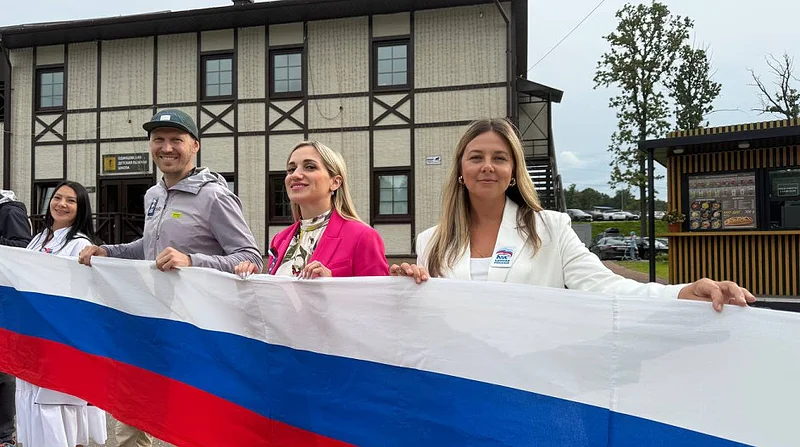 2Праздник по случаю Дня Государственного флага Российской Федерации