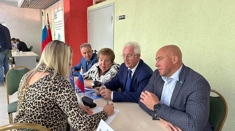 2Депутаты округа провели личный прием жителей в дачном поселке Лесной Городок