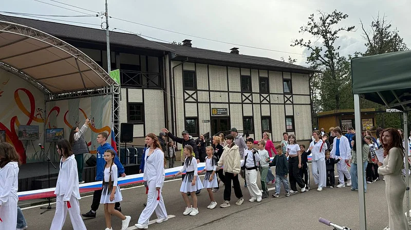 3Праздник по случаю Дня Государственного флага Российской Федерации