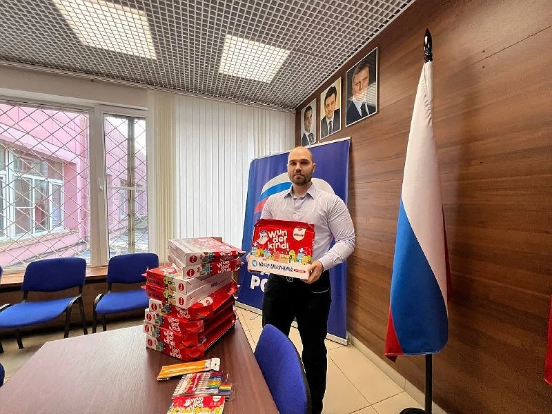 4Депутаты приняли участие в акции «Собери ребенка в школу»