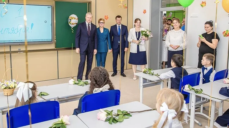 1Депутаты приняли участие в торжественных линейках по случаю Дня Знаний