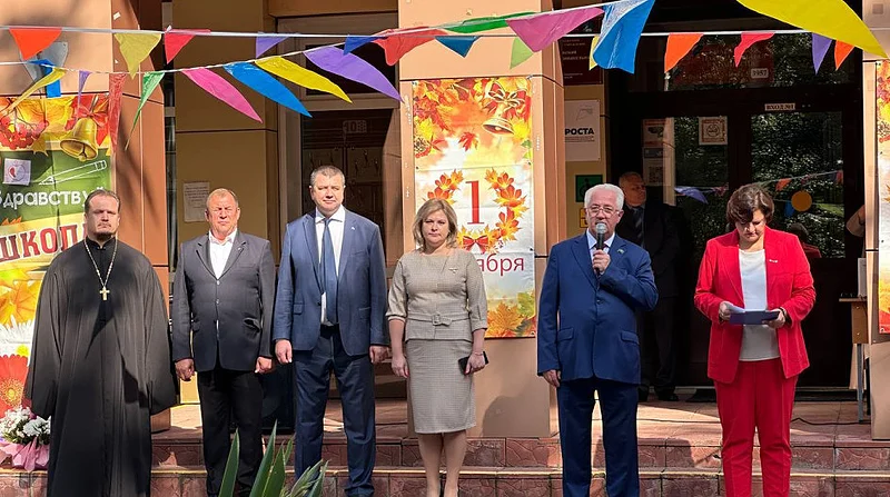 3Депутаты приняли участие в торжественных линейках по случаю Дня Знаний